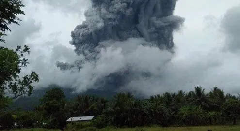 Entra en erupción el volcán Bulusán, en Filipinas