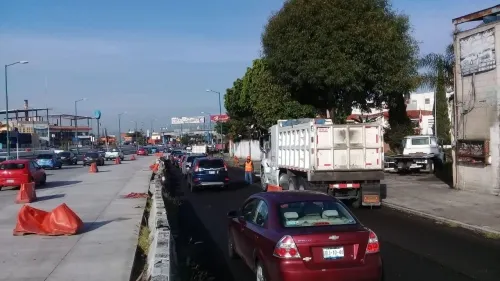 Por pavimentación, se cierra paso vehicular en la incorporación de la 11 sur al Periférico Ecológico