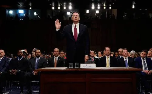 Legisladores de EU interrogan a puerta a cerrada a ex director de FBI