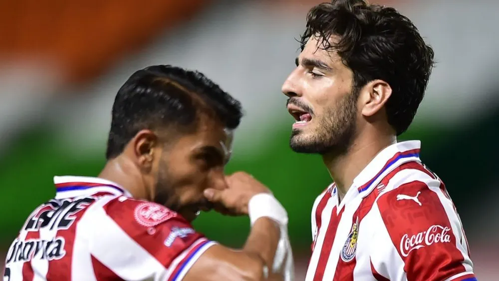 Chivas inicia el torneo con goleada y liderato general