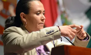 Diputada borracha de Oaxaca se resiste al arresto y causa daños a patrulla