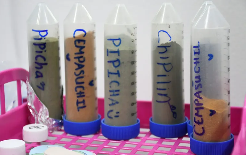 En la BUAP se desarrolla tecnología para eliminar colorantes textiles y fármacos