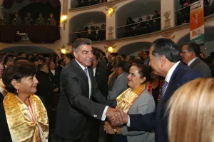 Recibe gobernador Tony Gali medalla conmemorativa del SNTE