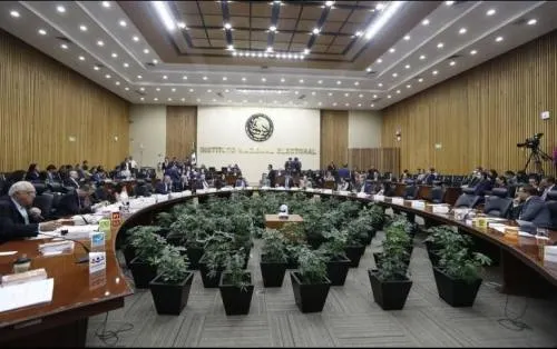 El INE cierra con 85 solicitudes de independientes para presidencia