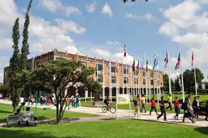 Embargan a la UDLAP por deuda fiscal