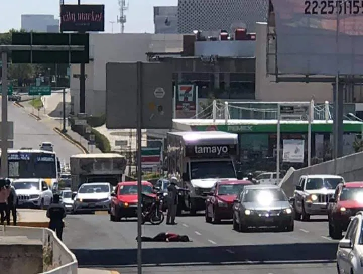 Anoche murió joven que se arrojó del puente 485 en la Vía Atlixcáyotl
