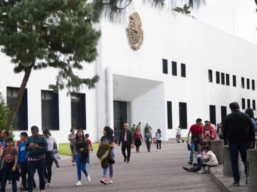 Subastarán autos de lujo en Los Pinos el próximo domingo