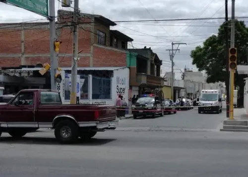 Acribillan a dos en taller de hojalatería y pintura, en Tecamachalco