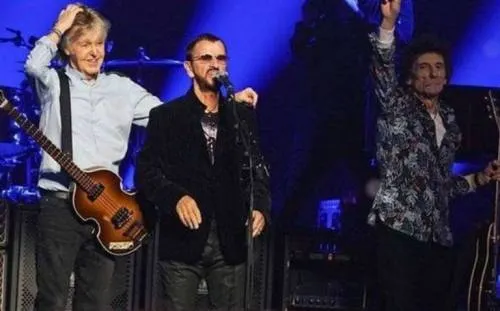 Así fue la sorpresiva aparición de Ringo Star en un concierto de Paul McCartney