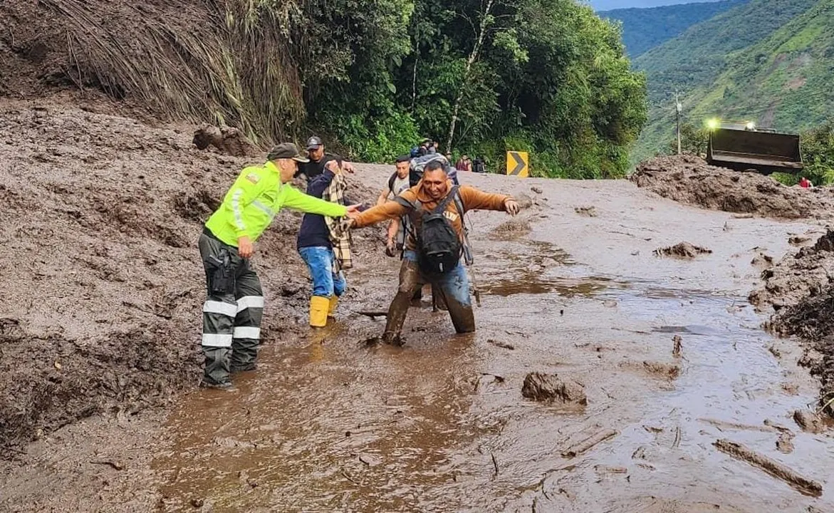 Deslizamiento de tierra en Ecuador deja seis muertos y 30 desaparecidos