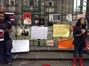 Periodistas poblanos protestan por colegas asesinados