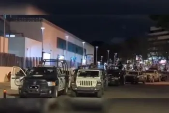 Fuerte operativo en la sede de la Fiscalía de Puebla tras detención de 10 presuntos integrantes de La Barredora