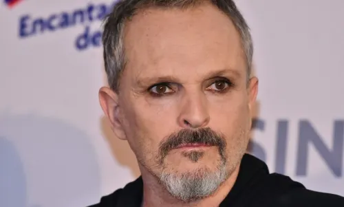 Miguel Bosé invita a marcha contra uso de cubrebocas