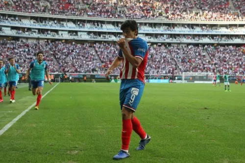 Chivas vence 2-0 a León y logra segundo triunfo consecutivo en Liga MX