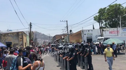 Vendedores pretenden instalarse por la fuerza en el tianguis de Atlixco