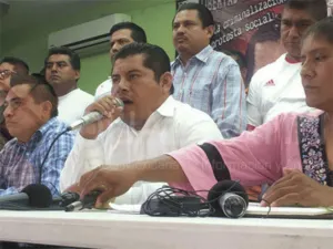 Amaga Sección 22 con más bloqueos en Oaxaca