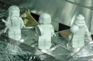Tres figuras LEGO están orbitando en Júpiter
