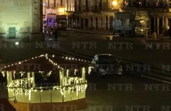 Abandonan camioneta con seis muertos en Plaza de Armas, Zacatecas
