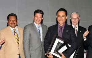 Jorge Cruz entregó Premio Estatal de Ciencia y Tecnología 2013
