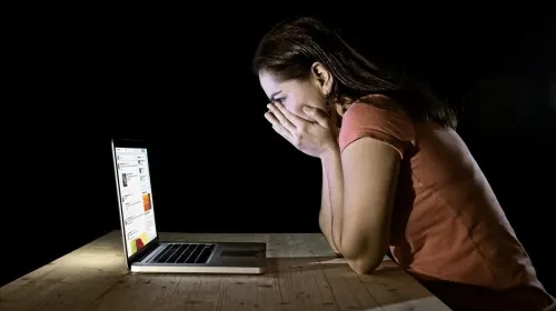 Cuatro de cada diez personas que cuentan con redes sociales sufren acoso cibernético