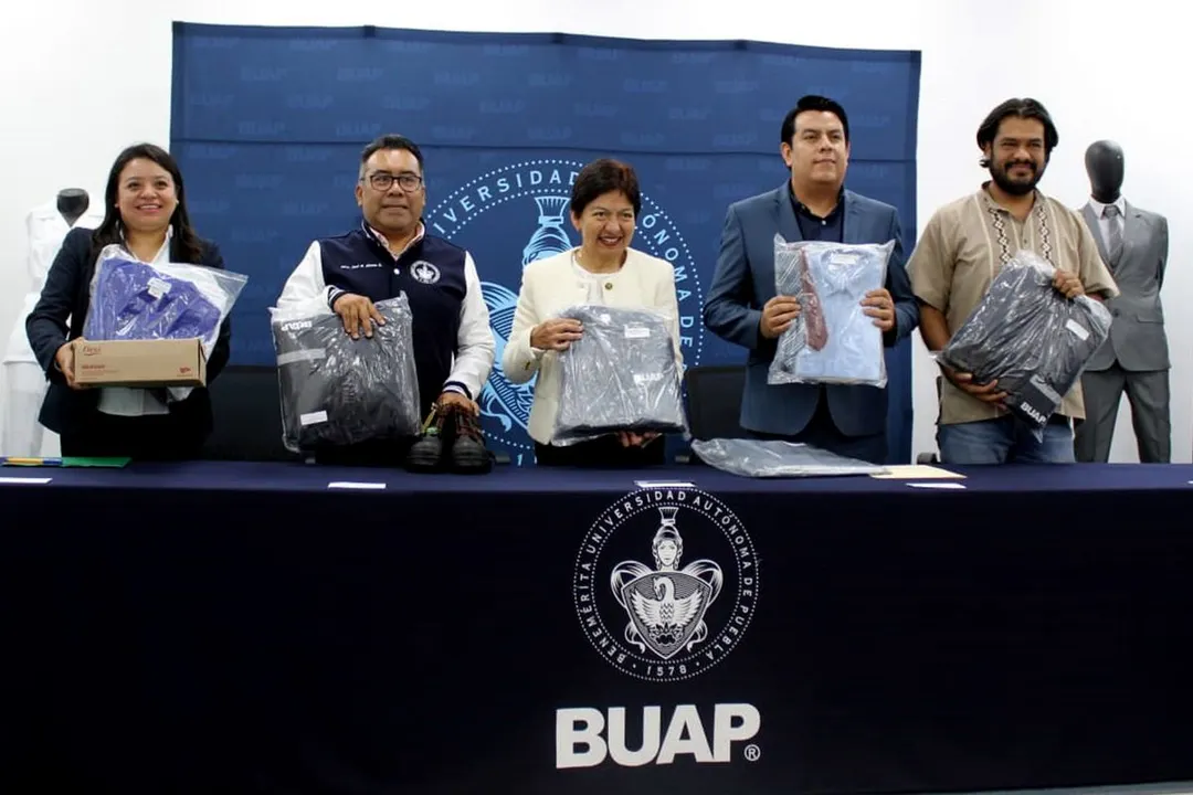 Buap Lilia Cedillo Entrega De Uniformes