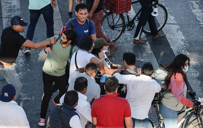 manif-biciusuarios-via-atlixcayotl-ciclistas