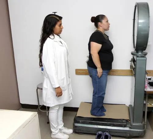 IMSS advierte que exceso de comida y bebidas podrían generar hasta cinco kilos de sobrepeso