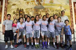 Entrega San Pedro uniformes a representativo del Campeonato Nacional de Basquetbol