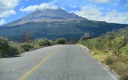 Inicia rehabilitación de caminos en zonas al volcán Popocatépetl