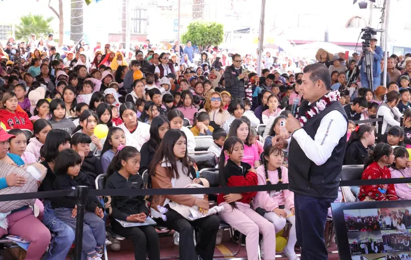 Gobierno de Puebla celebra el Día de Reyes con la entrega de miles de juguetes en 27 microrregiones