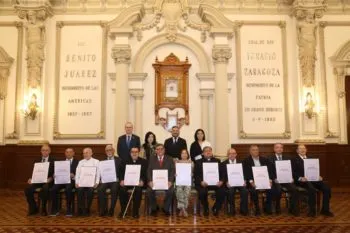 Integrantes del Comité de la Procesión de Viernes Santo fueron reconocidos como poblanos distinguidos
