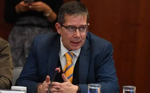 Si no controlo ni a mis gatas, cómo voy a controlar la comunicación: Jenaro Villamil