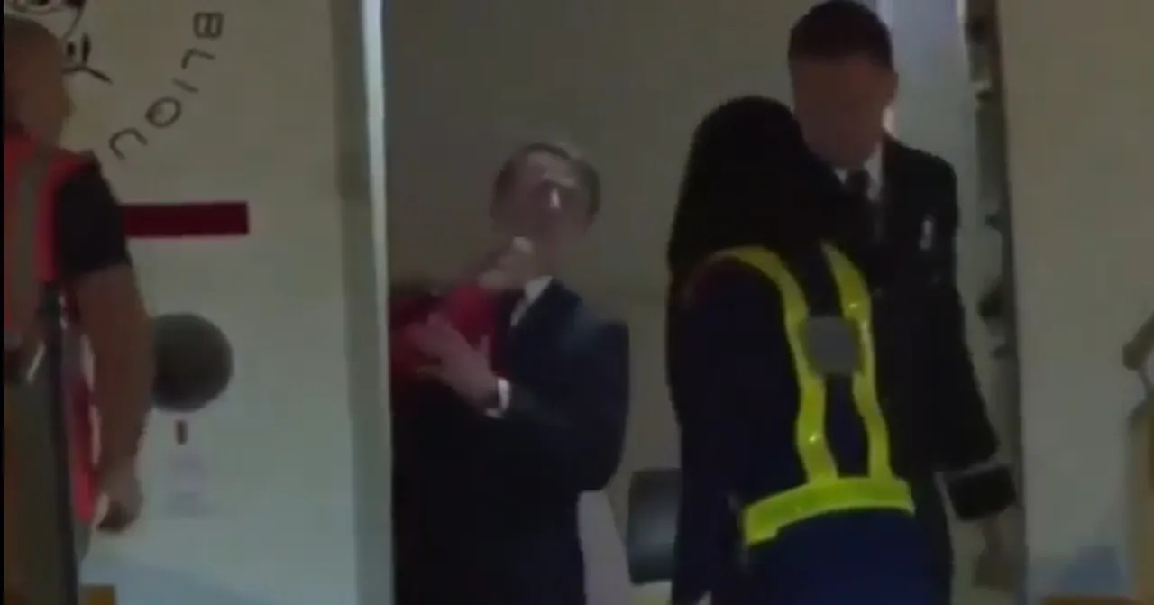 Macron desmiente video viral en el que su esposa aparentemente lo empuja : "solo fue una broma"