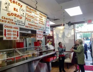 Hillary Clinton cena unos tacos con ?El Gordo? en Las Vegas