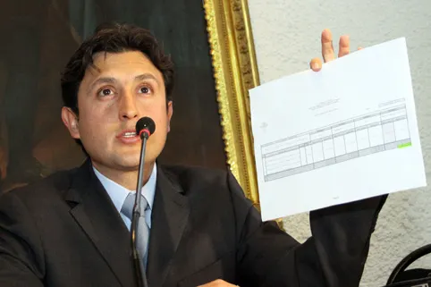 Espinosa aclara que no hay contrato para la digitalización