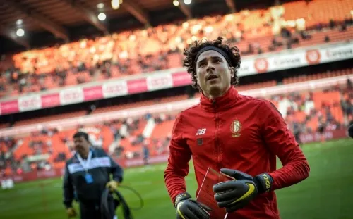 Standard de Lieja planea retener a Guillermo Ochoa