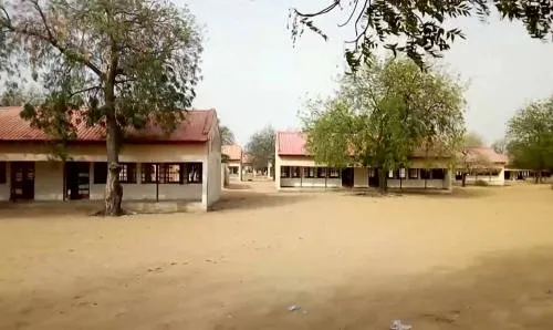 Busca Nigeria a 110 niñas desaparecidas tras ataque de Boko Haram