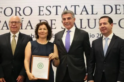 Gobiernos federal y estatal signan convenio con Canirac