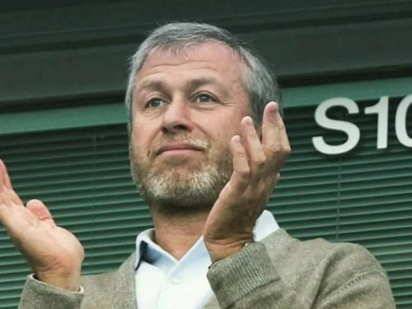 Roman Abramovich y negociadores ucranianos habrían sido envenenados : Bellingcat