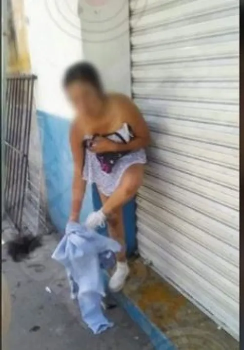 Desnudan y rapan a presunta asaltante de Texmelucan