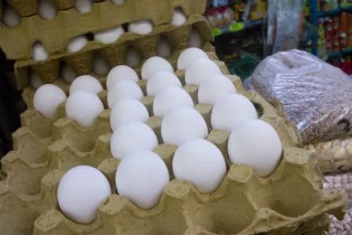 Huevo, se vende hasta en $70 en mercados del país