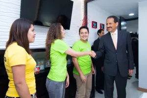 Alfonso Esparza asiste a presentación del segundo premio del Sorteo BUAP