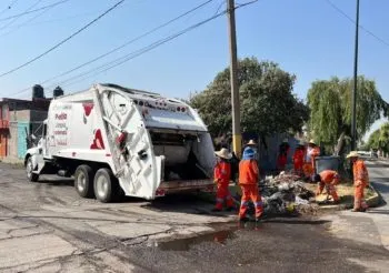 Mantiene Ayuntamiento de Puebla trabajos de limpieza urbana en la capital del estado