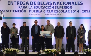 Incrementa la cobertura de becas para educación superior en Puebla