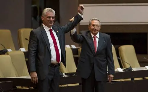 Raúl Castro confía en el éxito absoluto de Díaz-Canel, el nuevo presidente de Cuba