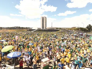 Fustigan a Rousseff; en multitudinaria marcha exigen su dimisión