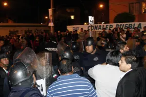 Transportistas liberan vialidades del sur, luego de llegada de granaderos