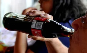 Baja consumo de refresco 7.5% tras aplicación de impuesto