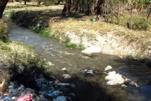 Poblanos tiran en ríos y barrancas televisiones análogas