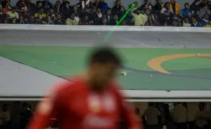 Exhiben al #LordLaser del estadio Azteca